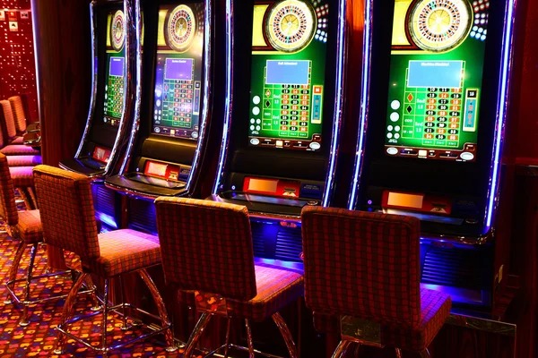 wand mobile app interface showing live-dealer tables and sports markets on Android and iOS
